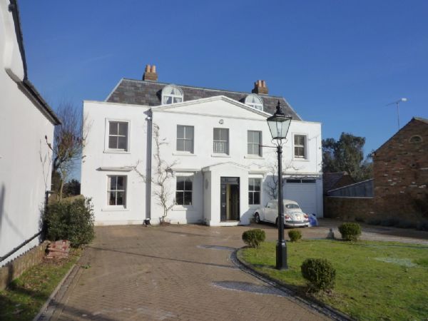 KENSWORTH - An elegant six bedroom detached family home which stands on just under one acre and enjoys enviable views over farmland to the rear and park to the front.� The accommodation is set over three floors and the property also benefits from a detached, self contained annexe. - Photo 9